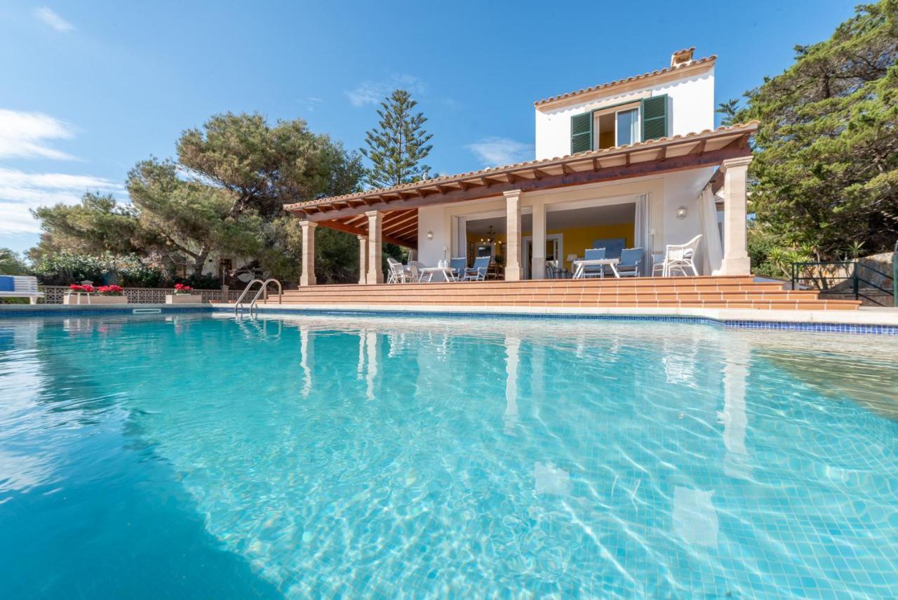 Villa Front A Far
