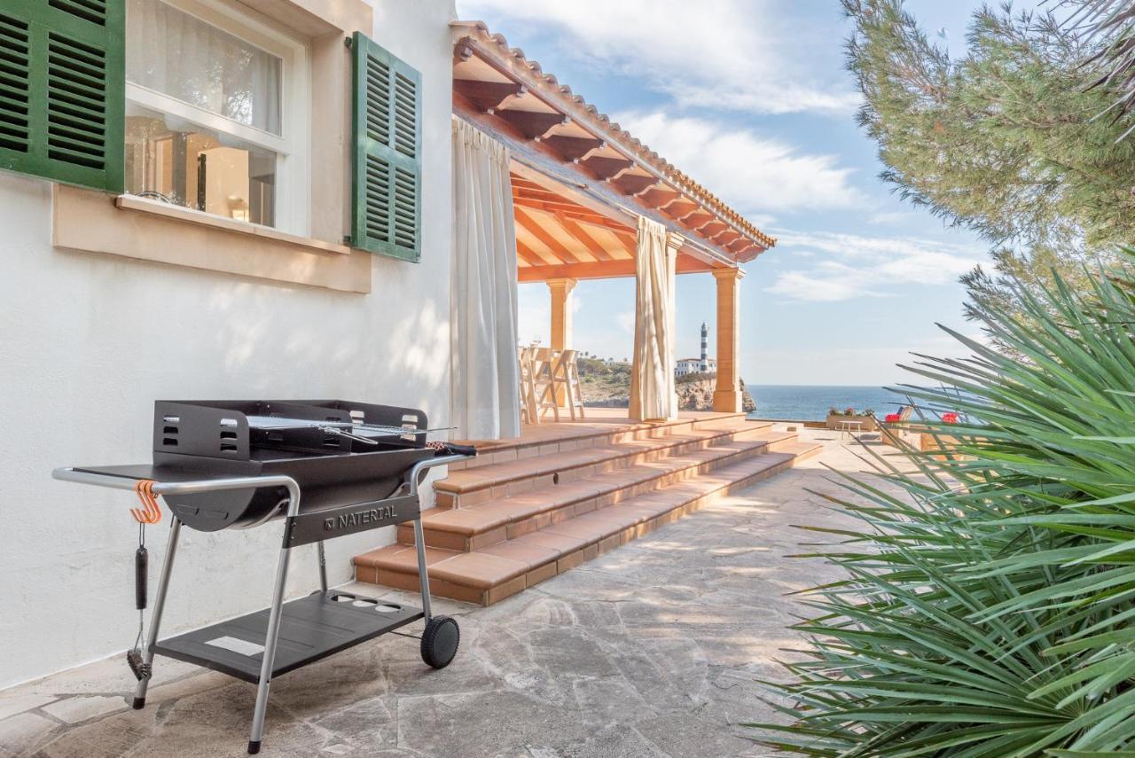 Villa Front A Far *