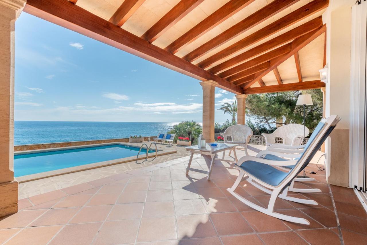 Villa Front A Far